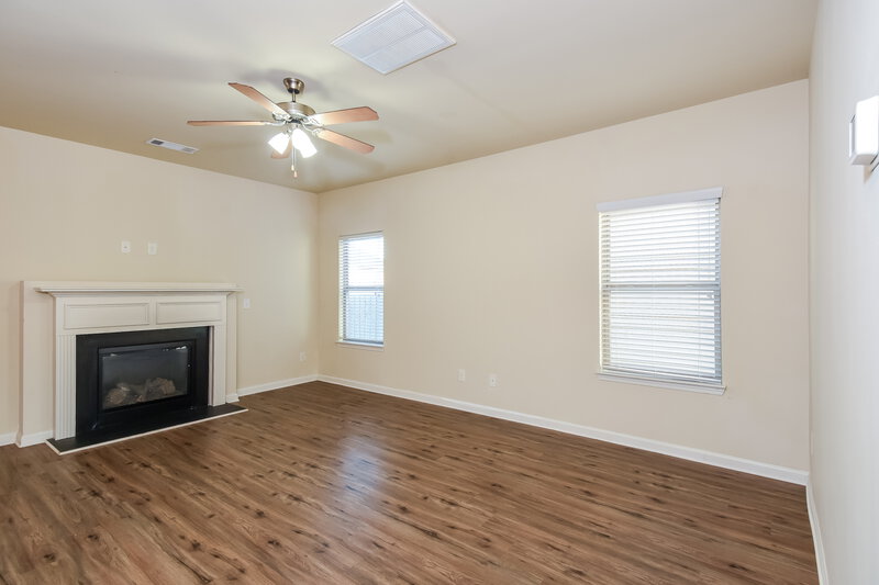 2,150/Mo, 627 Ocean Ave Canton, GA 30114 Living Room View