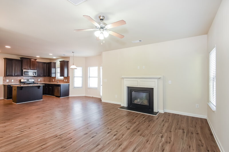 2,150/Mo, 627 Ocean Ave Canton, GA 30114 Living Room View 2