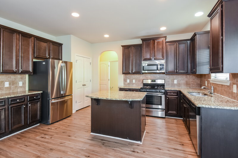 2,150/Mo, 627 Ocean Ave Canton, GA 30114 Kitchen View