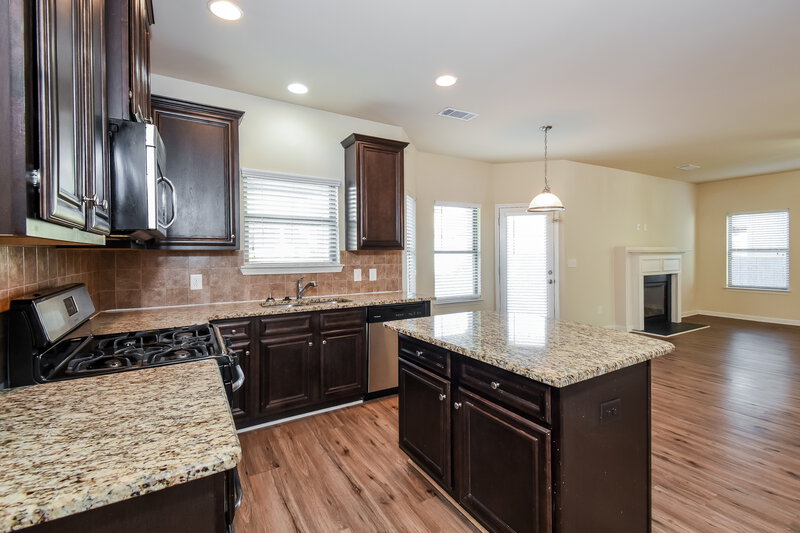 2,150/Mo, 627 Ocean Ave Canton, GA 30114 Kitchen View 2