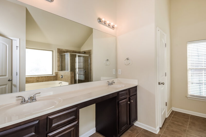 2,150/Mo, 627 Ocean Ave Canton, GA 30114 Main Bathroom View