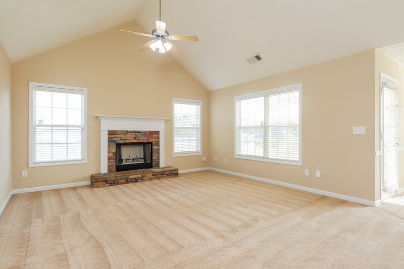 1,815/Mo, 916 Piedmont Dr Locust Grove, GA 30248 Living Room View
