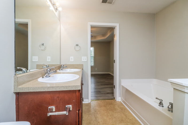 1,715/Mo, 25 Preserve Dr Newnan, GA 30263 Main Bathroom View