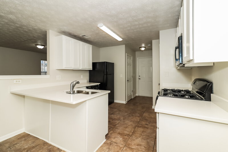 1,750/Mo, 124 Silver Fox Trl Dallas, GA 30157 Kitchen View