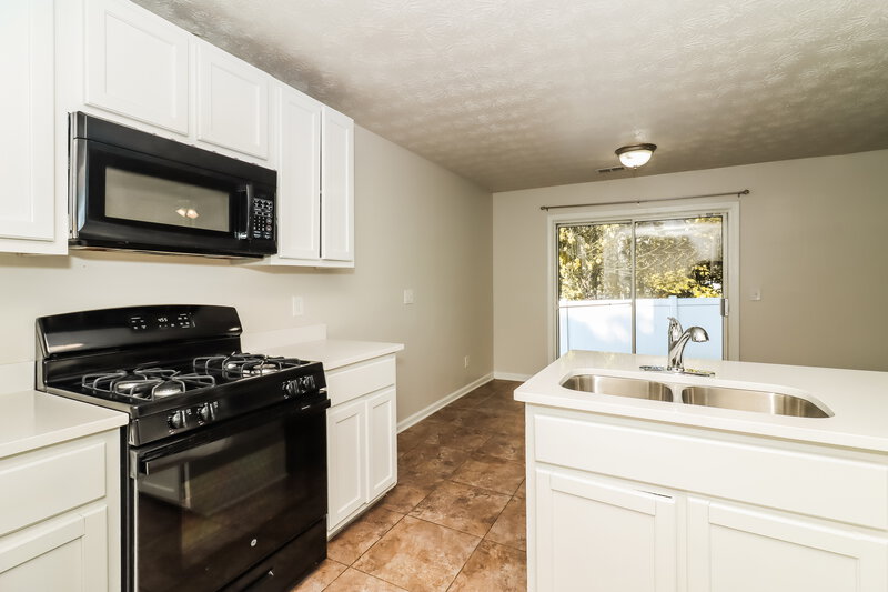 1,750/Mo, 124 Silver Fox Trl Dallas, GA 30157 Kitchen View 2