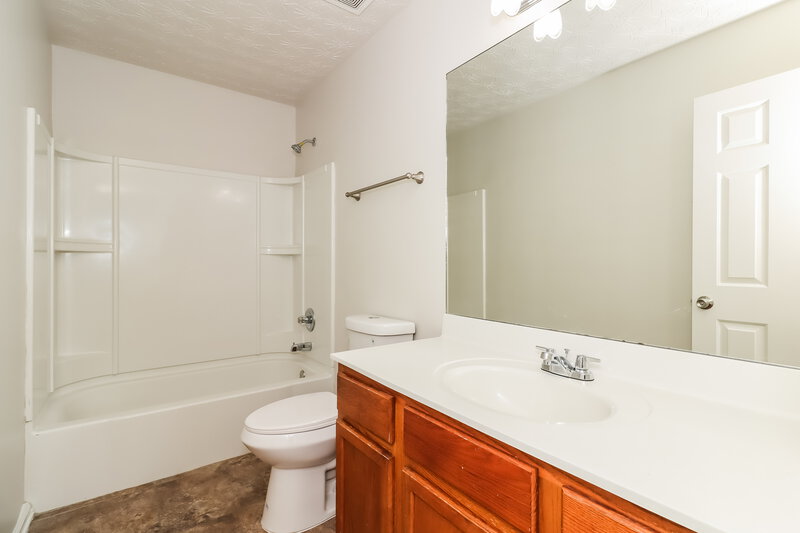1,750/Mo, 124 Silver Fox Trl Dallas, GA 30157 Main Bathroom View
