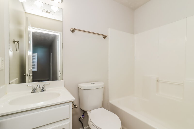 1,750/Mo, 124 Silver Fox Trl Dallas, GA 30157 Bathroom View