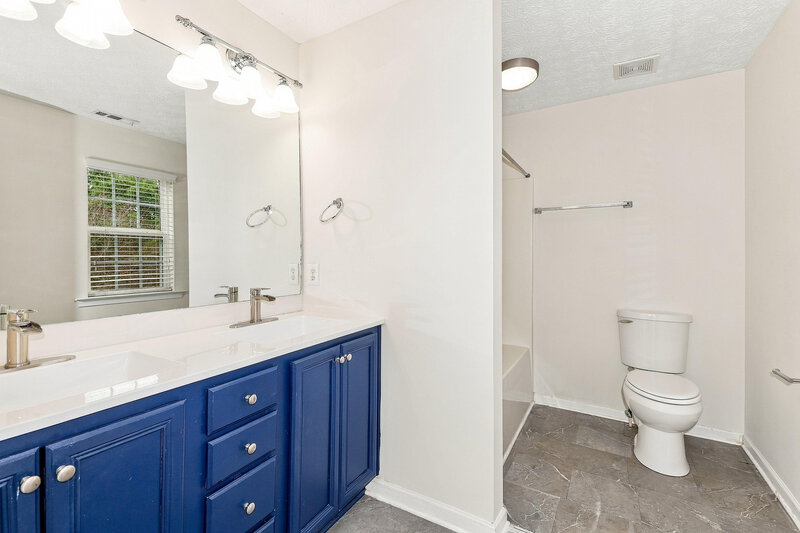 2,140/Mo, 41 Palladio Way Newnan, GA 30263 Primary Bathroom View