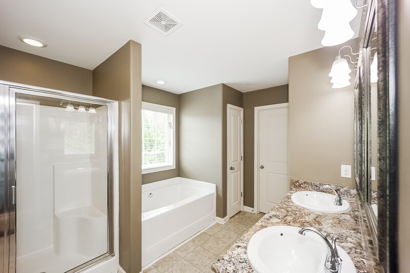 1,965/Mo, 102 Saint Charles Pl Sharpsburg, GA 30277 Main Bathroom View