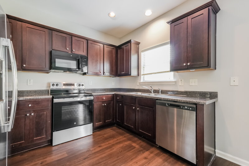 2,175/Mo, 354 Easley Dr Lawrenceville, GA 30045 Kitchen View 2