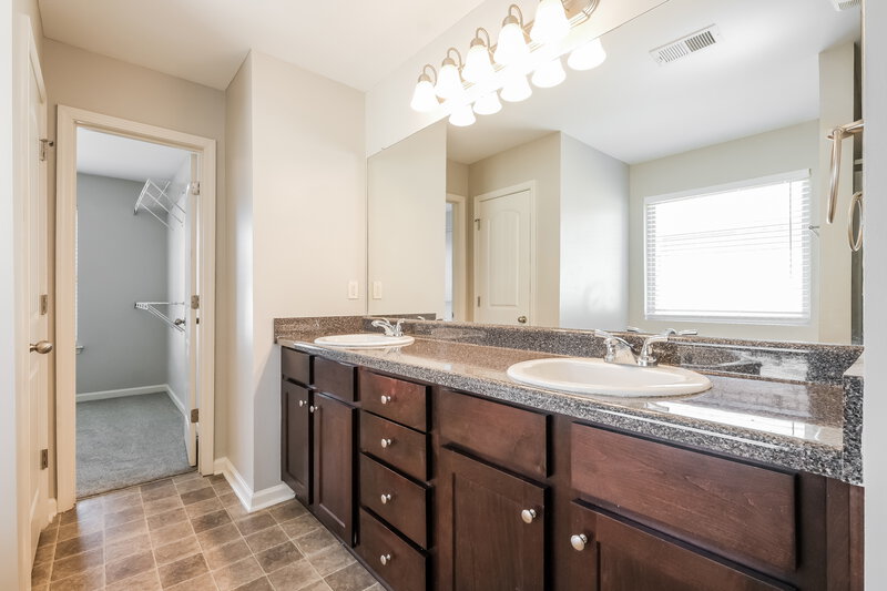 2,175/Mo, 354 Easley Dr Lawrenceville, GA 30045 Main Bathroom View