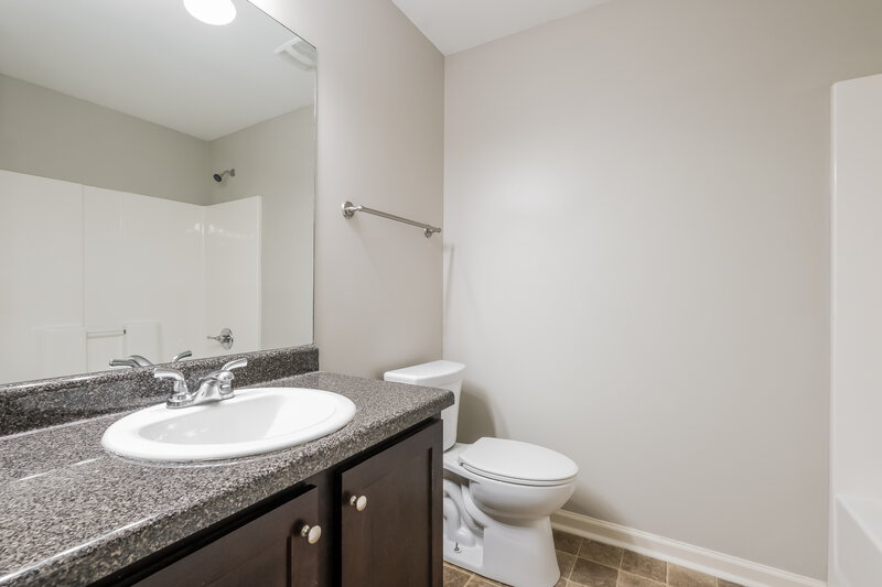 2,175/Mo, 354 Easley Dr Lawrenceville, GA 30045 Bathroom View