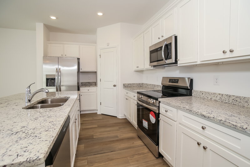 1,825/Mo, 112 Red Maple Way NW Adairsville, GA 30103 Kitchen View 3