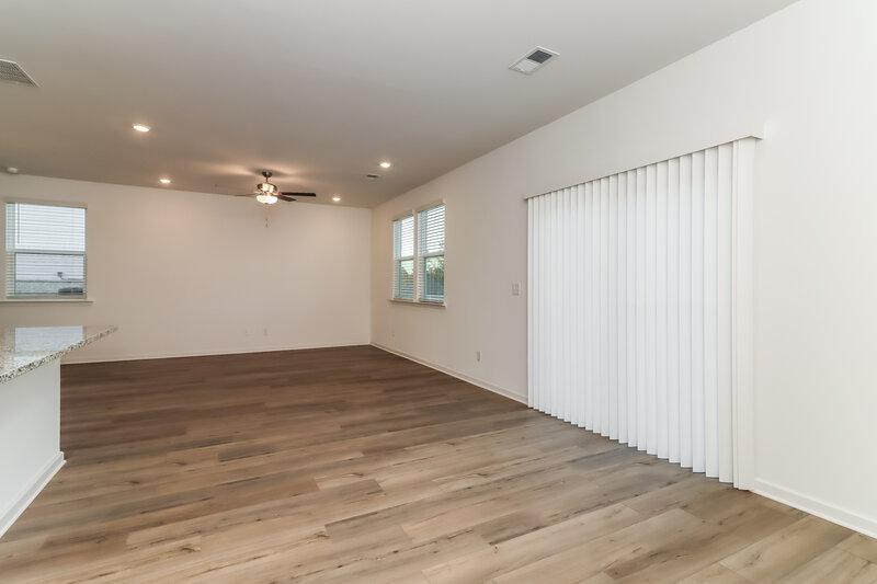 1,750/Mo, 116 Red Maple Way NW Adairsville, GA 30103 Living Room View 2