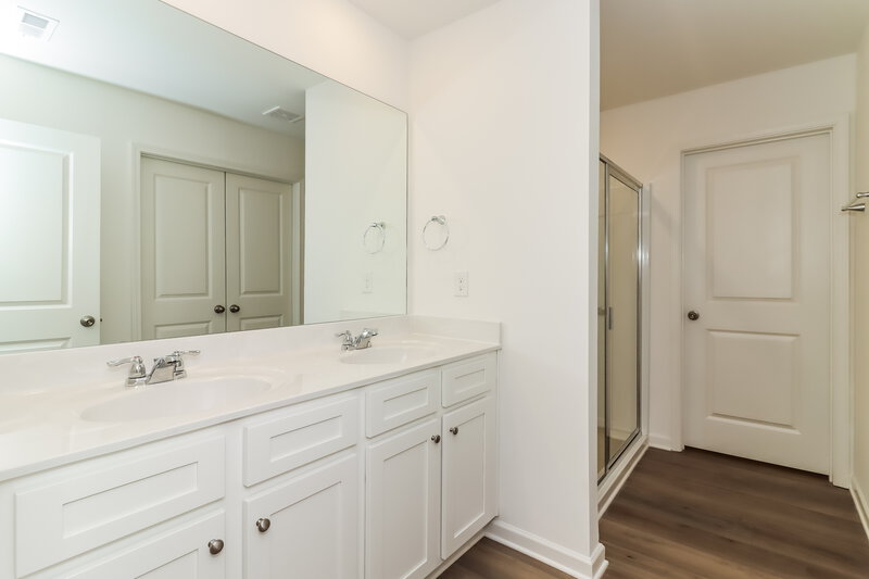 1,750/Mo, 116 Red Maple Way NW Adairsville, GA 30103 Main Bathroom View