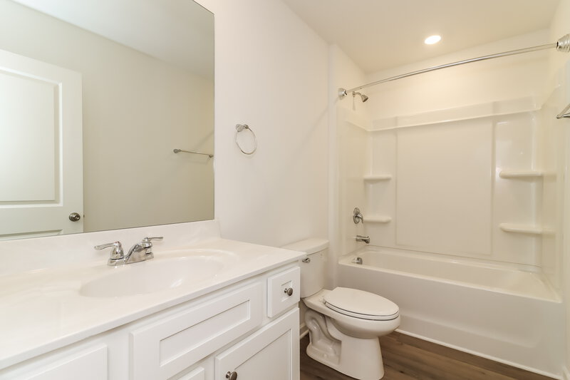 1,750/Mo, 116 Red Maple Way NW Adairsville, GA 30103 Bathroom View