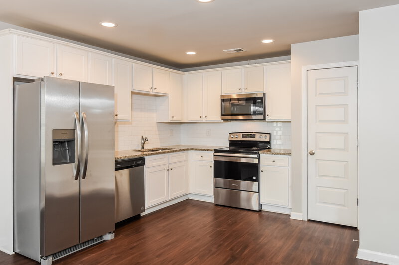 1,910/Mo, 180 Chandler Trce Covington, GA 30016 Kitchen View