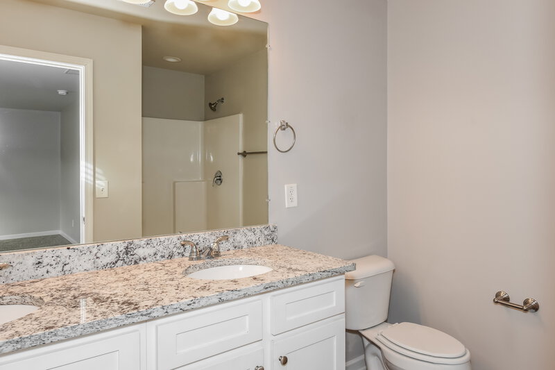 1,910/Mo, 180 Chandler Trce Covington, GA 30016 Main Bathroom View