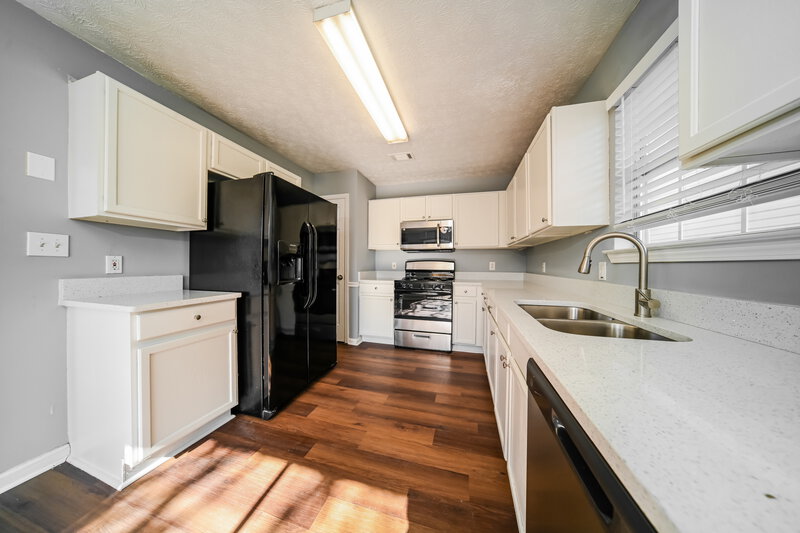 1,830/Mo, 1681 Graystone Dr Hampton, GA 30228 Kitchen View 2