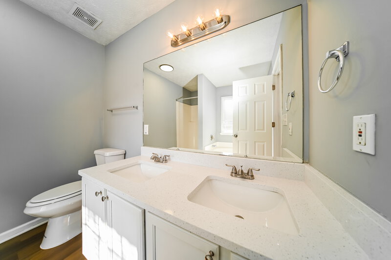 1,830/Mo, 1681 Graystone Dr Hampton, GA 30228 Main Bathroom View 2