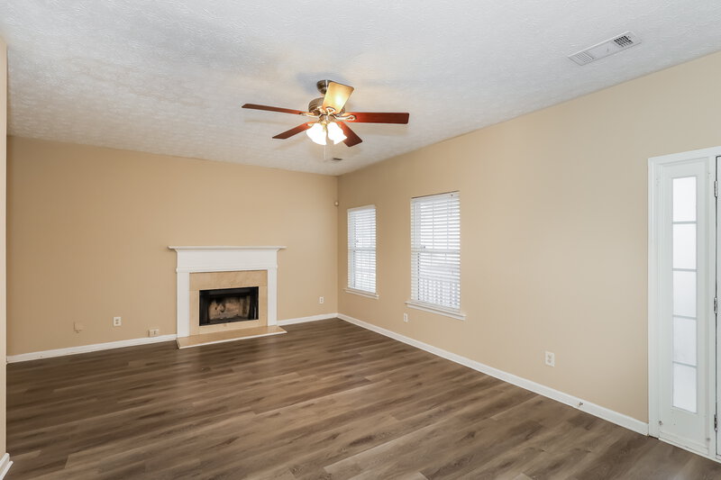 0/Mo, 252 Prescott Ct Newnan, GA 30265 Living Room View