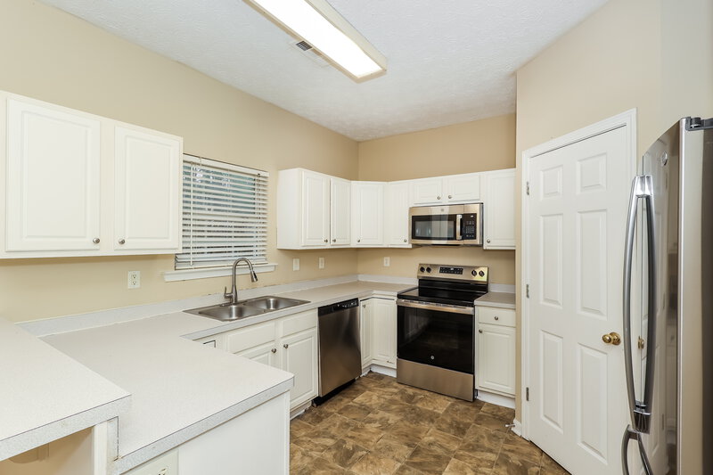0/Mo, 252 Prescott Ct Newnan, GA 30265 Kitchen View