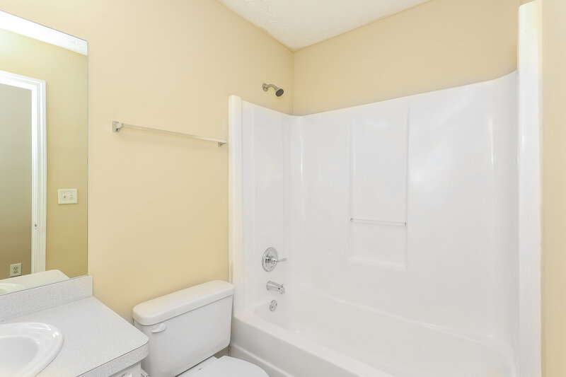 0/Mo, 252 Prescott Ct Newnan, GA 30265 Bathroom View