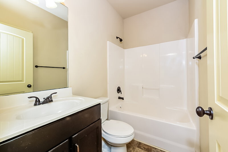 2,220/Mo, 1112 Bowlin Dr Locust Grove, GA 30248 Bathroom View