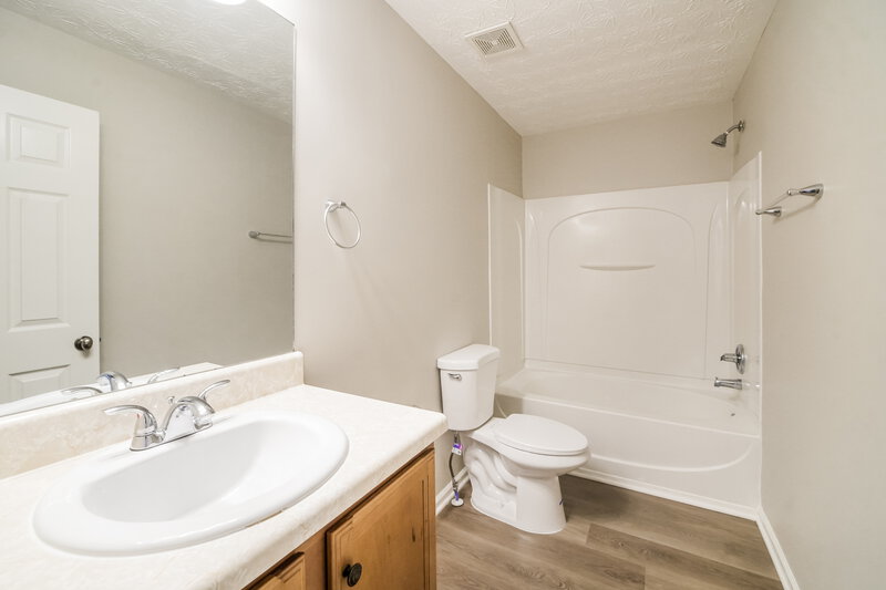 2,250/Mo, 2240 Valley Creek Dr Lithia Springs, GA 30122 Bathroom View