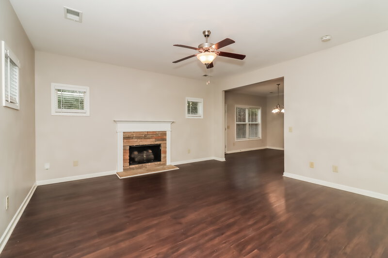 1,665/Mo, 27 Oakbrook Dr SW Cartersville, GA 30120 Living Room View 2