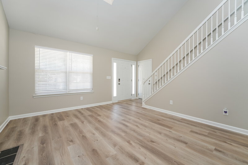 2,520/Mo, 210 Lakeview Trl Covington, GA 30016 Living Room View 2