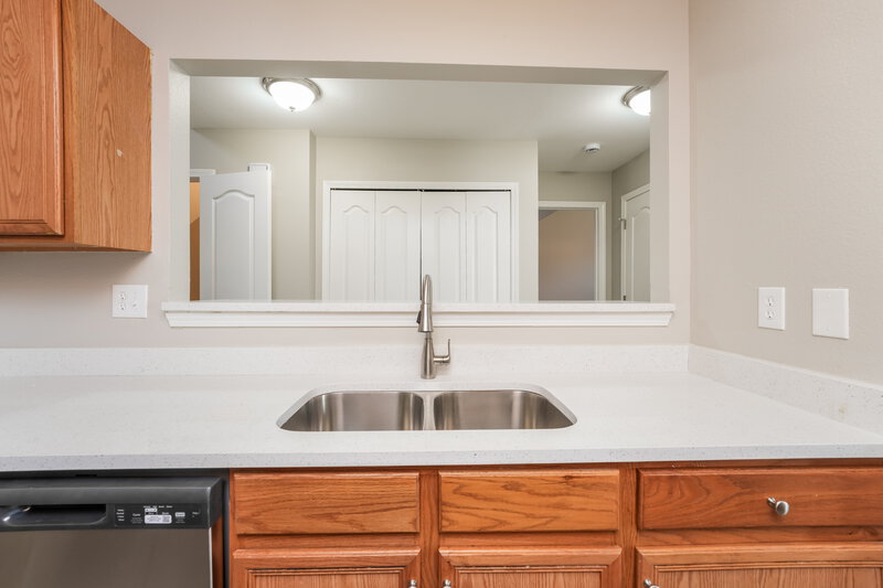 2,520/Mo, 210 Lakeview Trl Covington, GA 30016 Kitchen View 2