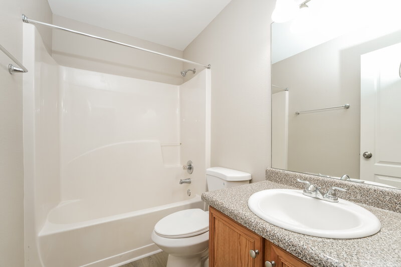 2,520/Mo, 210 Lakeview Trl Covington, GA 30016 Bathroom View