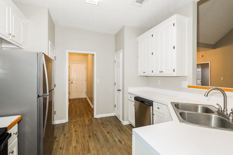 1,880/Mo, 107 Windsong Dr Stockbridge, GA 30281 Kitchen View 2