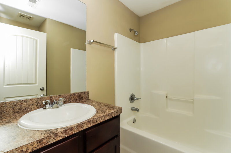 2,020/Mo, 71 Hamilton Blvd NW Cartersville, GA 30120 Bathroom View 2