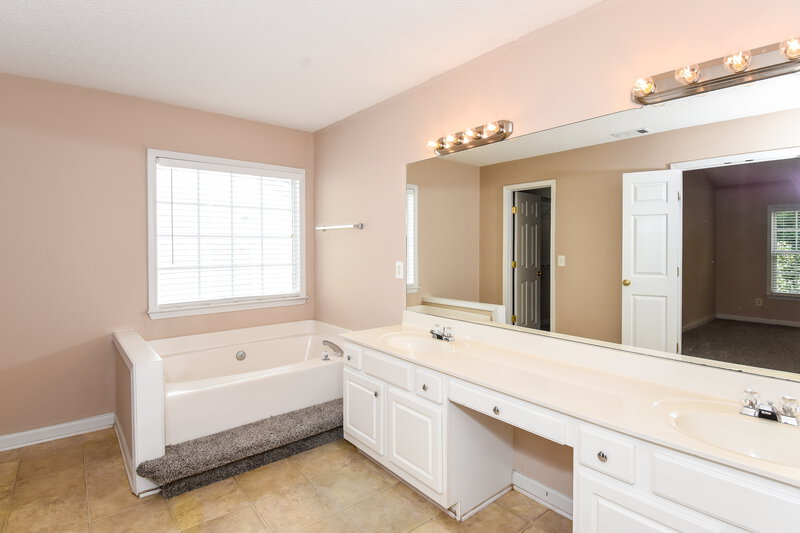 2,045/Mo, 210 Ashland Dr Woodstock, GA 30189 Main Bathroom View