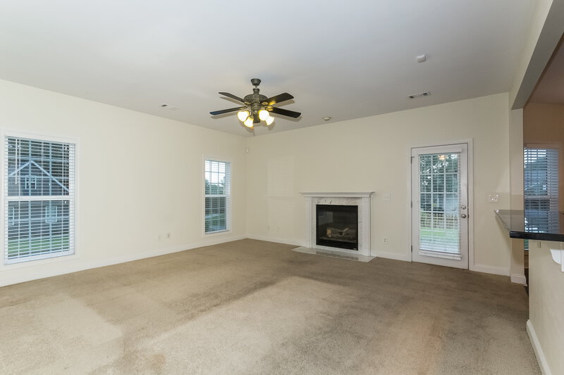 2,405/Mo, 122 The Boulevard Newnan, GA 30263 Living Room View