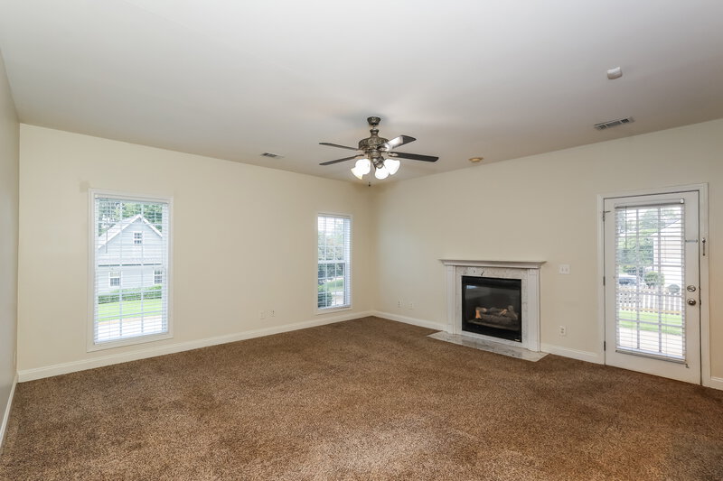 2,295/Mo, 122 The Boulevard Newnan, GA 30263 Living Room View