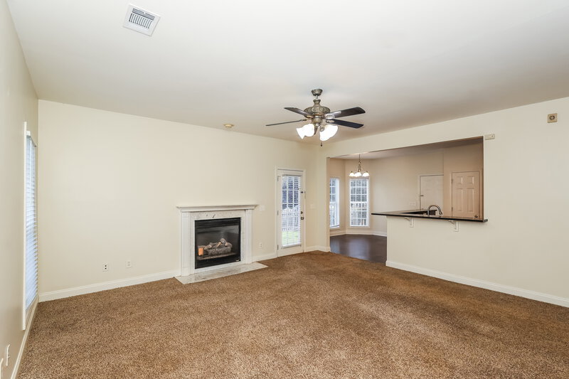 2,295/Mo, 122 The Boulevard Newnan, GA 30263 Living Room View 2