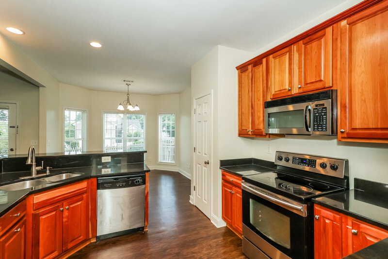 2,295/Mo, 122 The Boulevard Newnan, GA 30263 Kitchen View