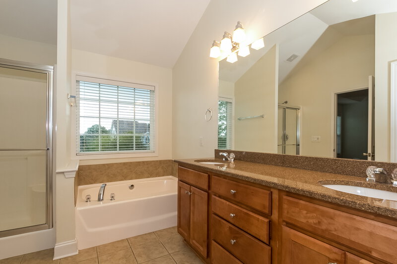 2,405/Mo, 122 The Boulevard Newnan, GA 30263 Master Bathroom View