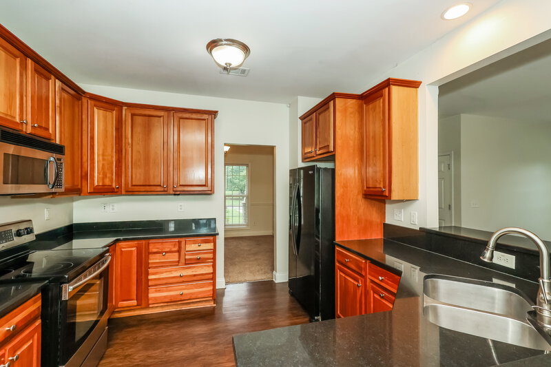 2,295/Mo, 122 The Boulevard Newnan, GA 30263 Kitchen View 2