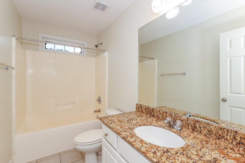 2,295/Mo, 122 The Boulevard Newnan, GA 30263 Bathroom View
