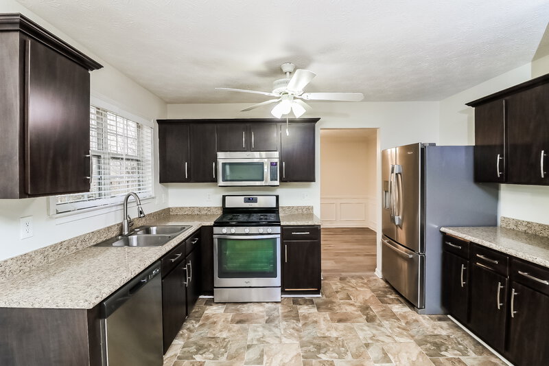 2,230/Mo, 3153 Silverchase Cir SW Marietta, GA 30008 Kitchen View 2