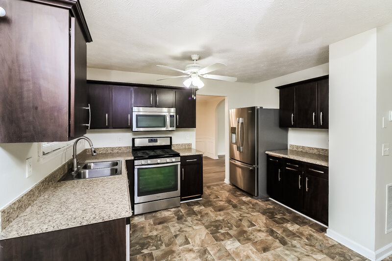 2,230/Mo, 3153 Silverchase Cir SW Marietta, GA 30008 Kitchen View 3