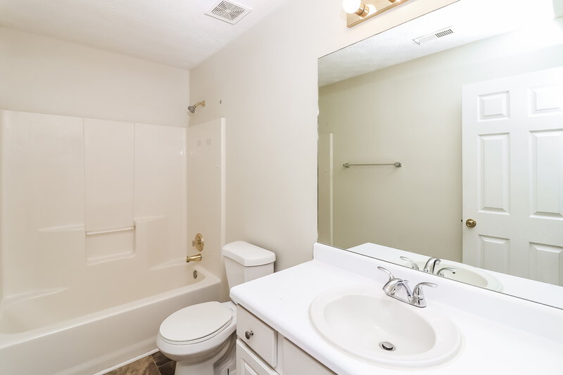 2,230/Mo, 3153 Silverchase Cir SW Marietta, GA 30008 Bathroom View