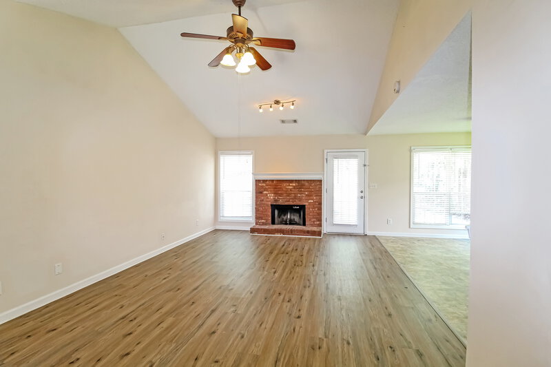 2,215/Mo, 2582 Freemans Walk Path Dacula, GA 30019 Living Room View 2