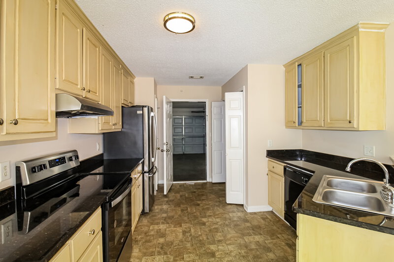 2,215/Mo, 2582 Freemans Walk Path Dacula, GA 30019 Kitchen View