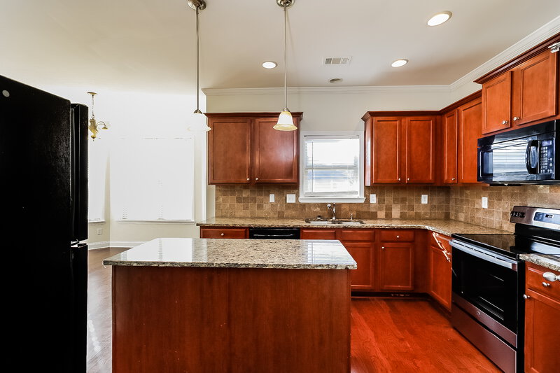 2,450/Mo, 1365 Little Hampton Dr Lawrenceville, GA 30045 Kitchen View 2