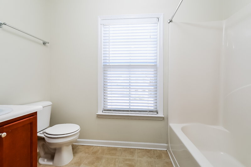 2,450/Mo, 1365 Little Hampton Dr Lawrenceville, GA 30045 Bathroom View 2